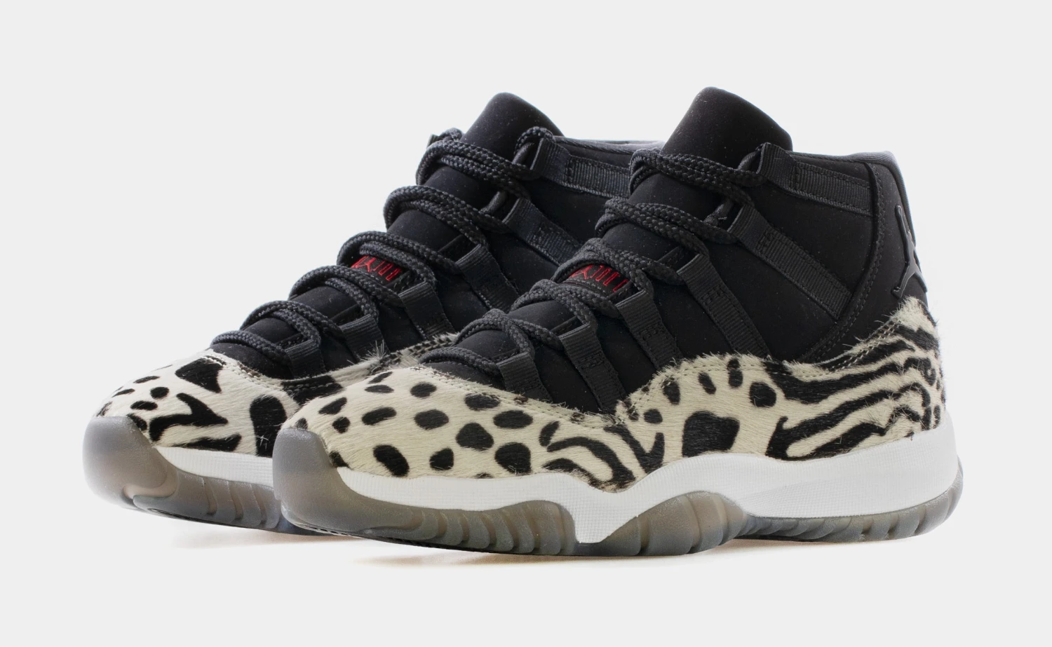 Air Jordan 11 Retro Black And White Womens Lifestyle Shoes (Black/Beige/White) 6 Air Jordan 11 Retro Black And White Womens Lifestyle Shoes (Black/Beige/White) - Image 4