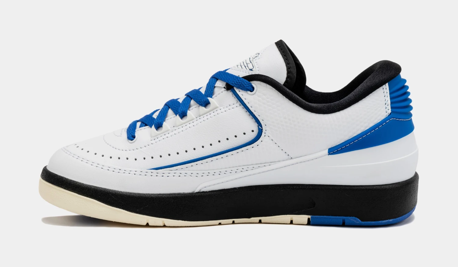 Air Jordan 2 Retro Low Varsity Royal Womens Lifestyle Shoes (White/Blue) 4 Air Jordan 2 Retro Low Varsity Royal Womens Lifestyle Shoes (White/Blue) - Image 2
