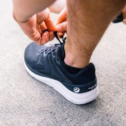 Topo Athletic Men's Phantom 2 Running Shoe - Black/White - Regular (D) -Boutique Shoe Store M046.Black White 10