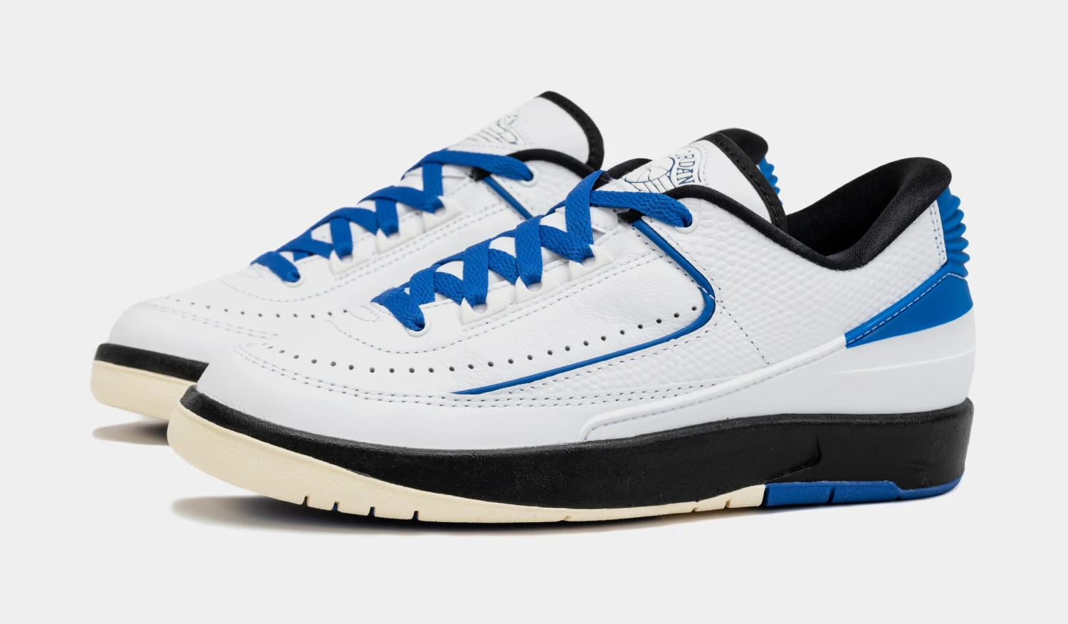 Air Jordan 2 Retro Low Varsity Royal Womens Lifestyle Shoes (White/Blue) 6 Air Jordan 2 Retro Low Varsity Royal Womens Lifestyle Shoes (White/Blue) - Image 4